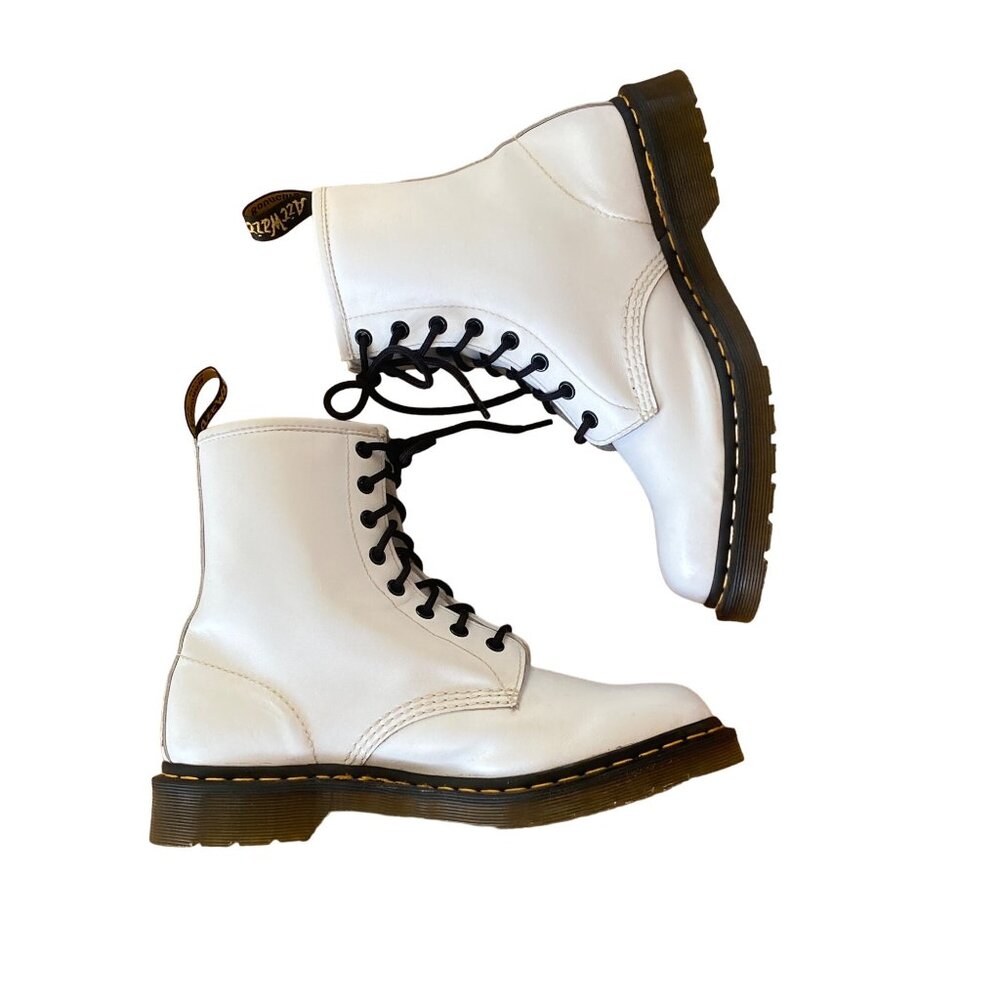 New Dr. Martens W's 10 EU 42 Smooth Leather Lace Up Boots White No box MSRP$170 - Picture 11 of 16